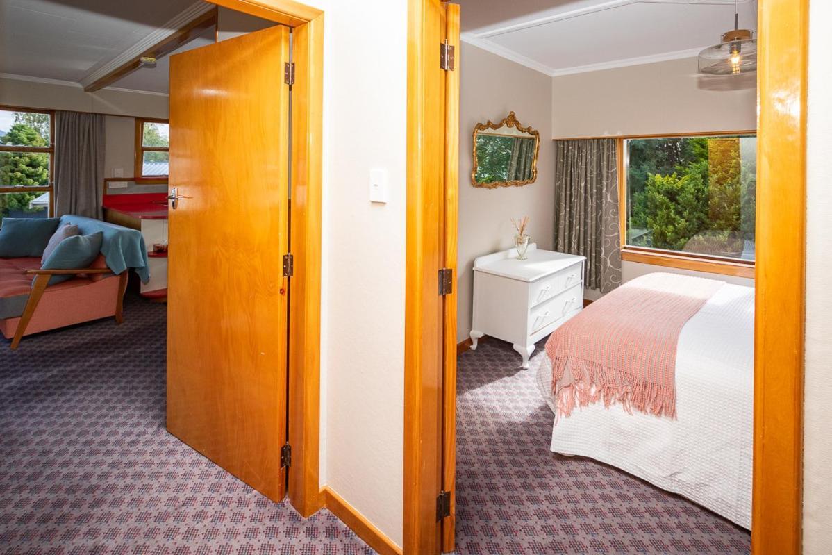 Grand View - Te Anau Holiday Home Экстерьер фото
